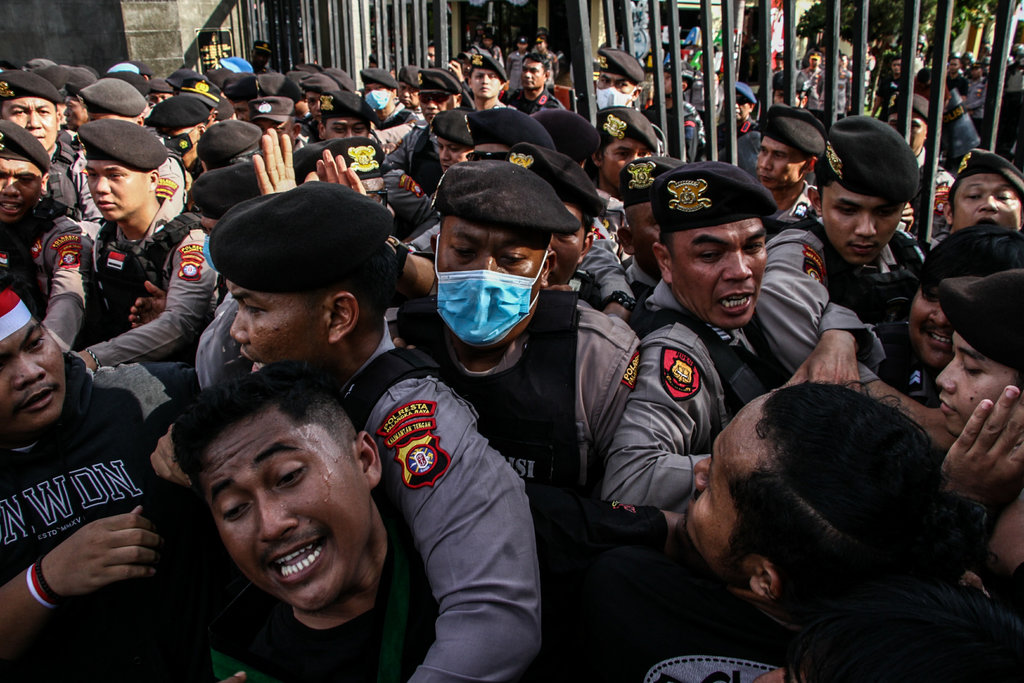 Aksi unjuk rasa di depan Polda Kalteng