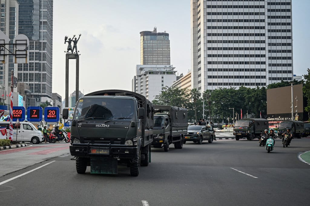 Harus Ada Evaluasi Penggunaan Kendaraan TNI Usai Tabrak Warga