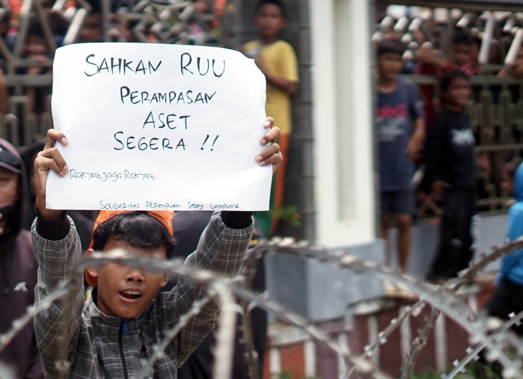 Aksi damai mahasiswa bersama masyarakat Lampung