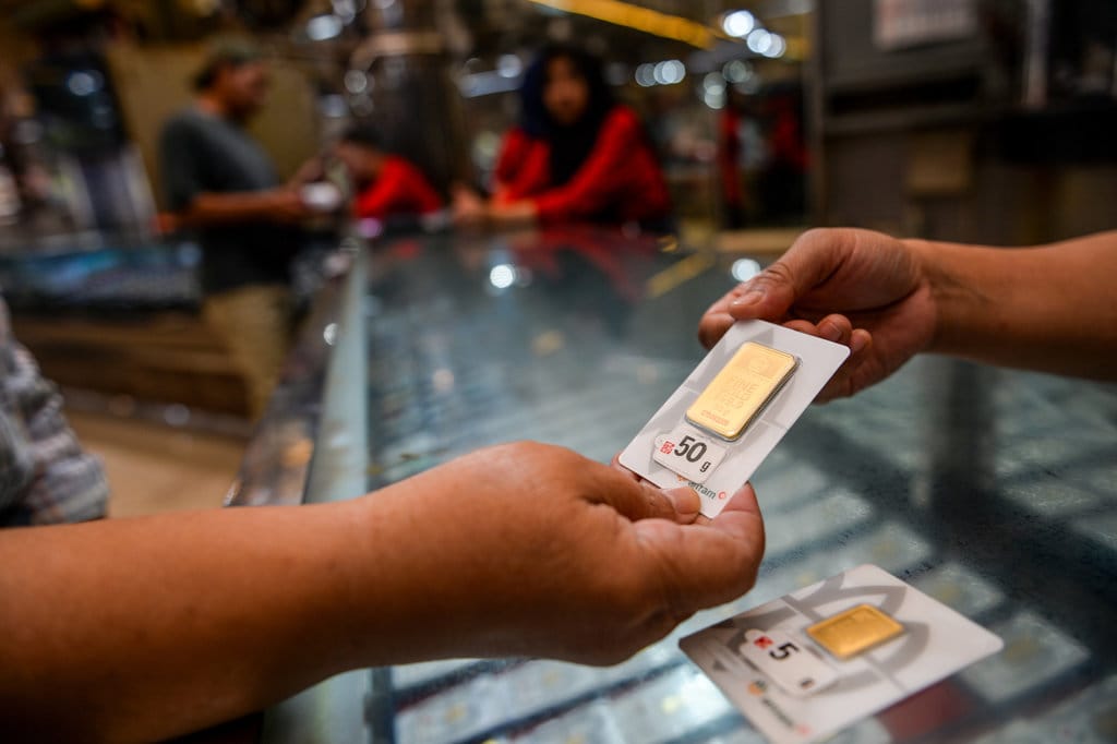 Update Harga Emas Hari Ini Menguat Rp30.000, Berapa Emas Antam?