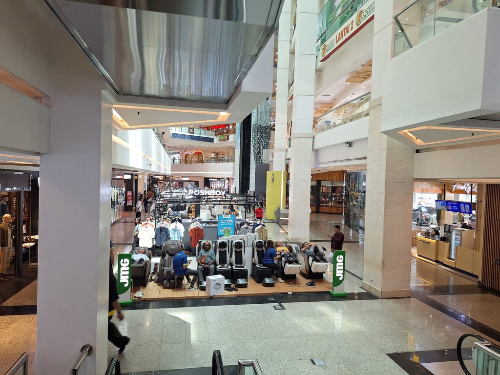 Suasana Mal Atrium Senen di Jakarta Pusat Rabu (3/9/2025) siang. tirto.id/Muhammad Naufal Mal Atrium Senen