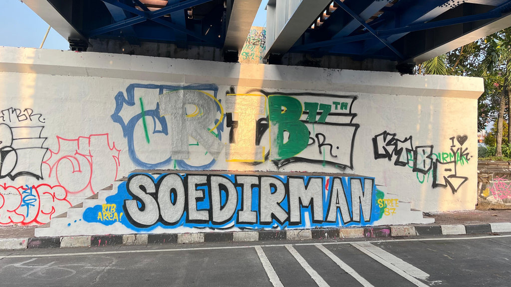 Mural bertuliskan 