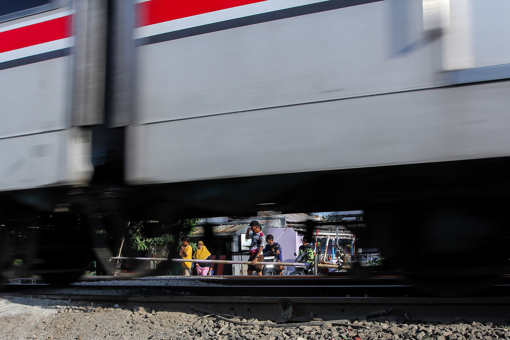 KA Argo Bromo Anggrek Tabrak KRL di Stasiun Bekasi Timur