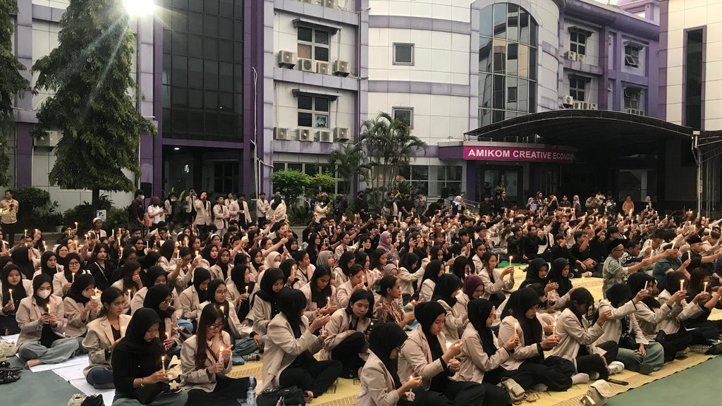 aksi 1000 lilin untuk Rheza Sendy Pratama