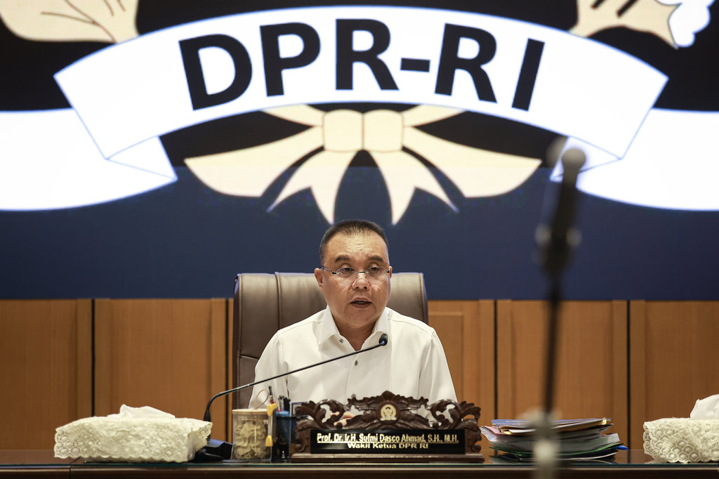 Wakil Ketua DPR Sufmi Dasco Ahmad menyampaikan keterangan saat bertemu dengan sejumlah elemen mahasiswa di Kompleks Parlemen, Senayan, Jakarta, Rabu (3/9/2025). ANTARA FOTO/Dhemas Reviyanto/tom. Pimpinan DPR bertemu sejumlah elemen mahasiswa