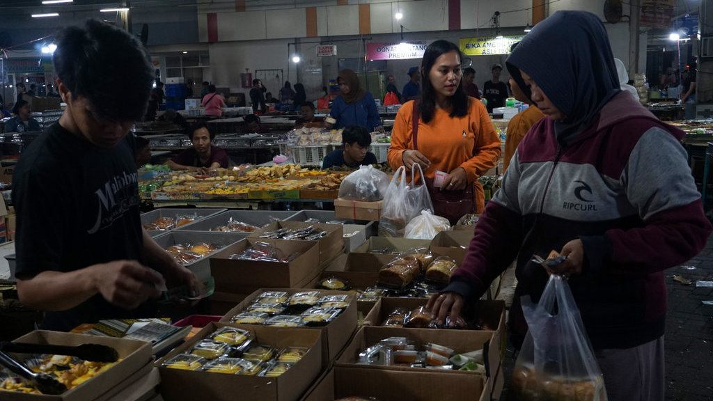 Sentral Kue Subuh Pasar Senen kembali buka