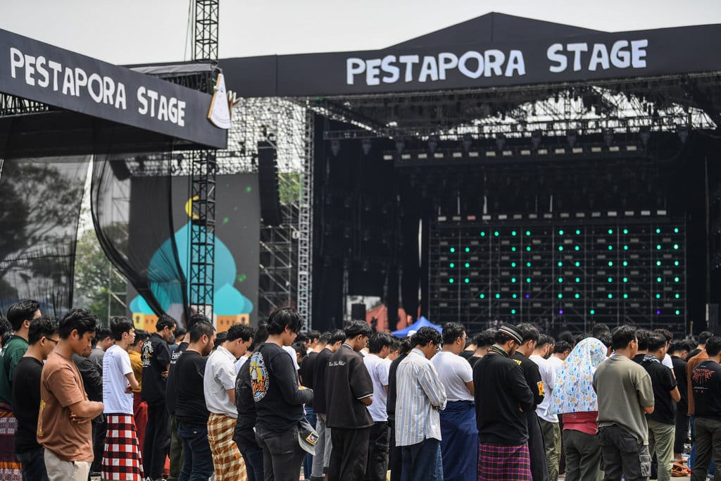 Shalat Jumat di Pestapora