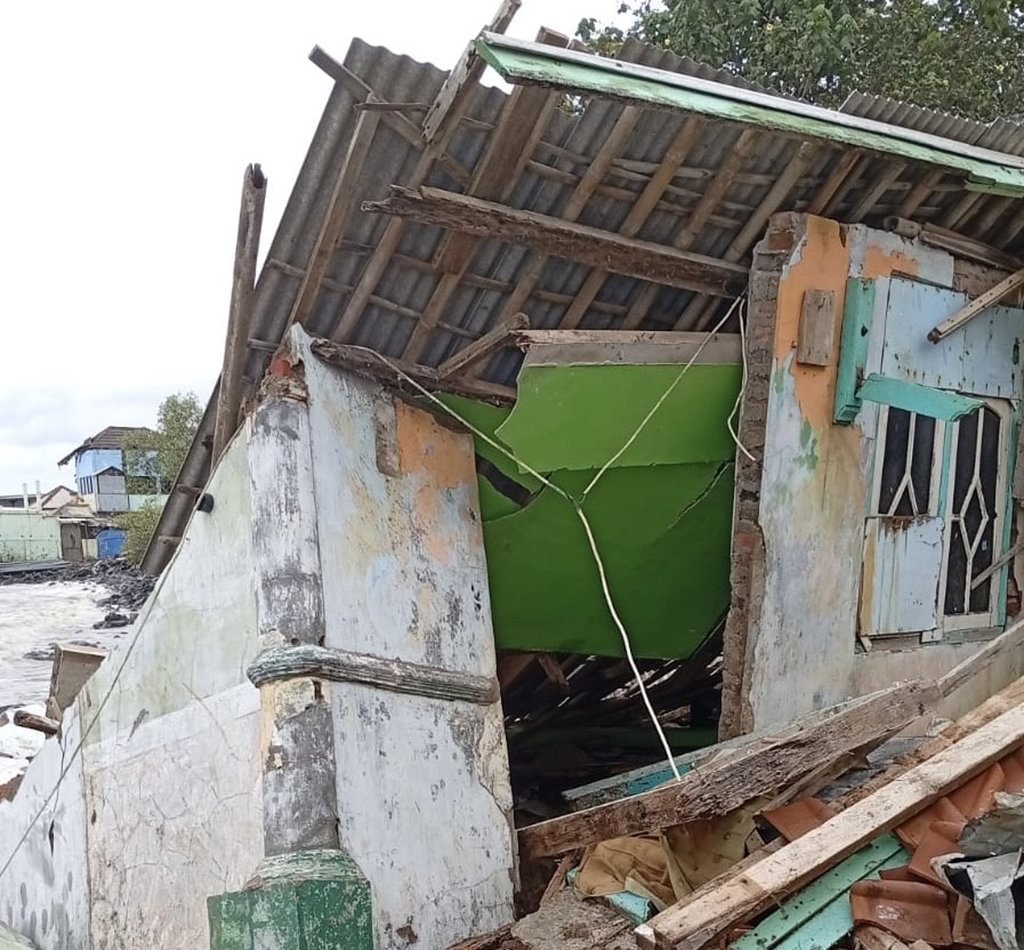 Kondisi pemukiman dan kawasan pesisir Pantai Patimban Pasca diterjang Gelombang Tinggi. Subang Info /Ahya Nurdin. Pantai Patimban Pasca diterjang Gelombang Tinggi