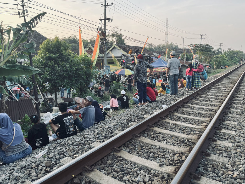 Karnaval Sound Horeg di Kabupaten Kediri, Jawa Timur. (Tirto.id/Fadrik Aziz Firdausi) Karnaval Sound Horeg di Kediri