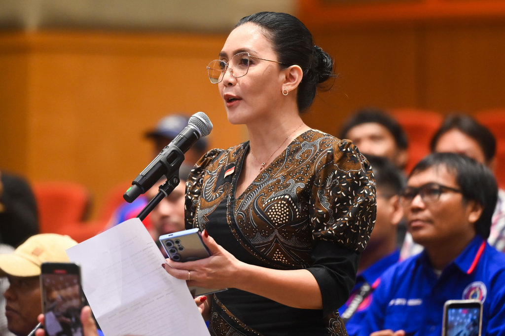 Pimpinan DPR audiensi dengan serikat pekerja angkutan Indonesia