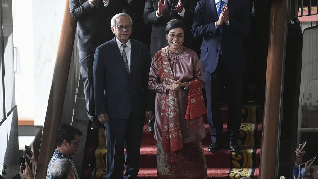 Pegawai Kementerian Keuangan melepas Sri Mulyani 