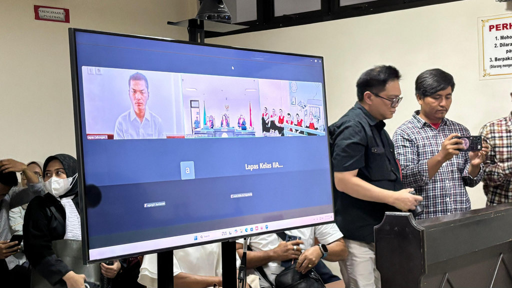 Sidang pembacaan eksepsi dari penasihat hukum Christiano di ruang sidang Kartika, Pengadilan Negeri Sleman, DIY pada Rabu, (10/9/2025). tirto.id /Abdul Haris Sidang Christiano