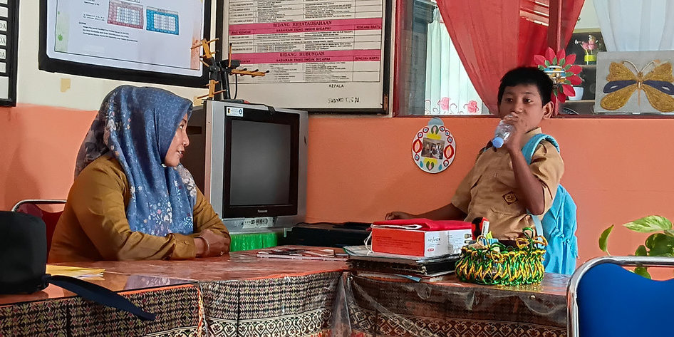 Zaldin dan Kepala Sekolah. Tirto.id/Fadli Nasrudin Kasus Anak Putus Sekolah