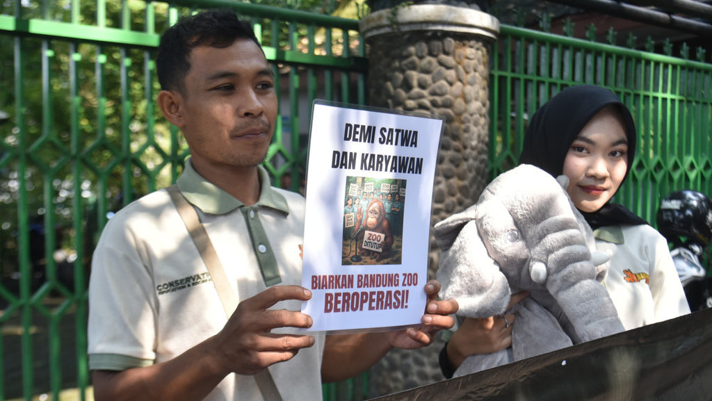 Aksi Damai Serikat Pekerja Bandung Zoo