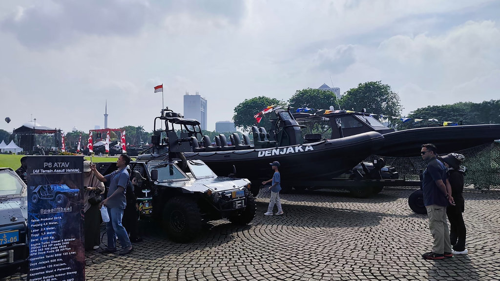 Tentara Nasional Indonesia (TNI) menggelar TNI Fair untuk menyambut HUT TNI ke-80 di kawasan Monas, Jakarta Pusat, Sabtu (20/9/2025). tirto.id/Umay TNI Fair 2025