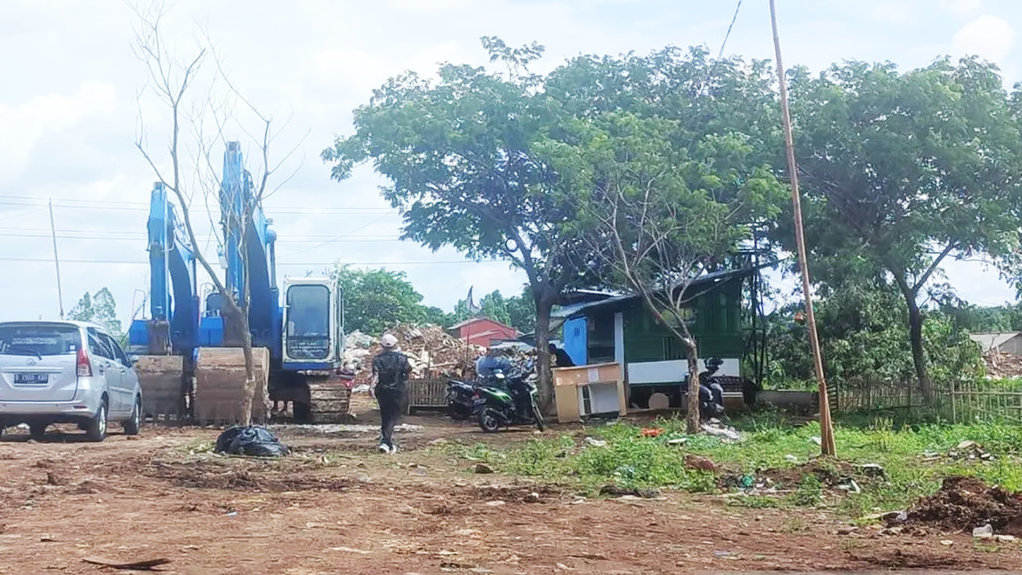 Kondisi lahan yang dijadikan tempat pembuangan sampah oleh Sudin Pertamanan dan Hutan Kota (Tamhut) di Jalan Rawabinong, Lubang Buaya, Cipayung, Jakarta Timur, Rabu (18/12/2024). ANTARA/Syaiful Hakim Kawasan Alam Lubang Buaya