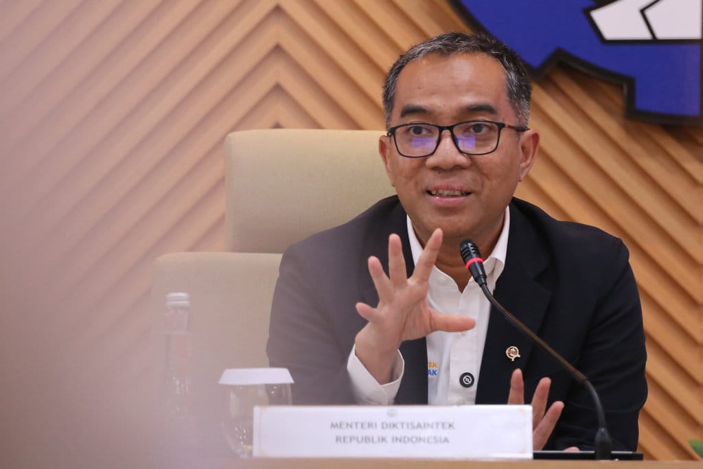 Mendikti Saintek hadiri Forum Wakil Rektor Indonesia