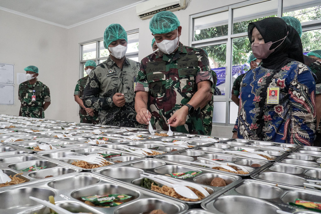Kunjungan Panglima TNI ke dapur SPPG Lanud Adi Soemarmo