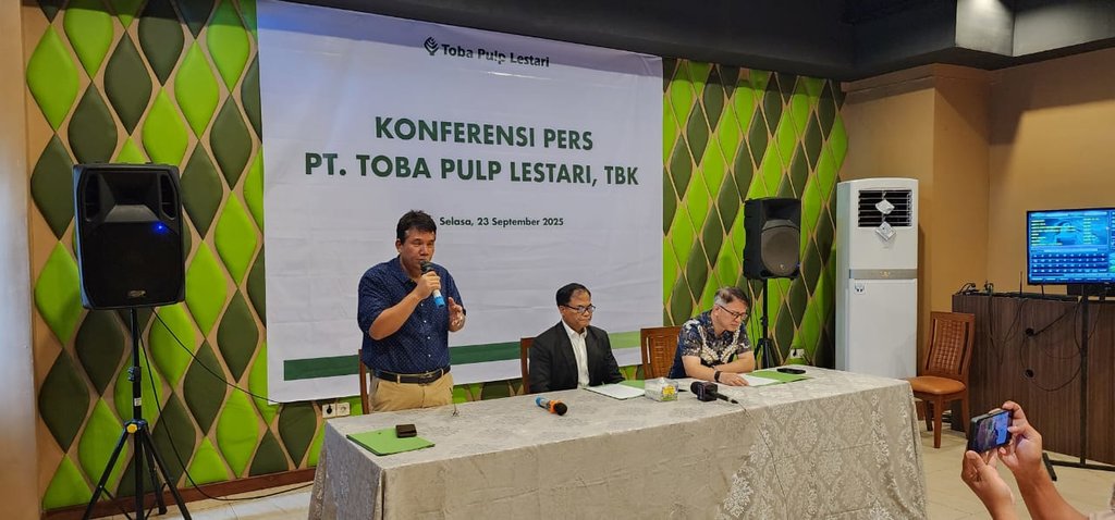 Corporate Communication Head PT TPL, Salomo Sitohang, pada konferensi pers di Kota Medan, Selasa (23/9/2025). Foto/Istimewa Corporate Communication Head PT TPL