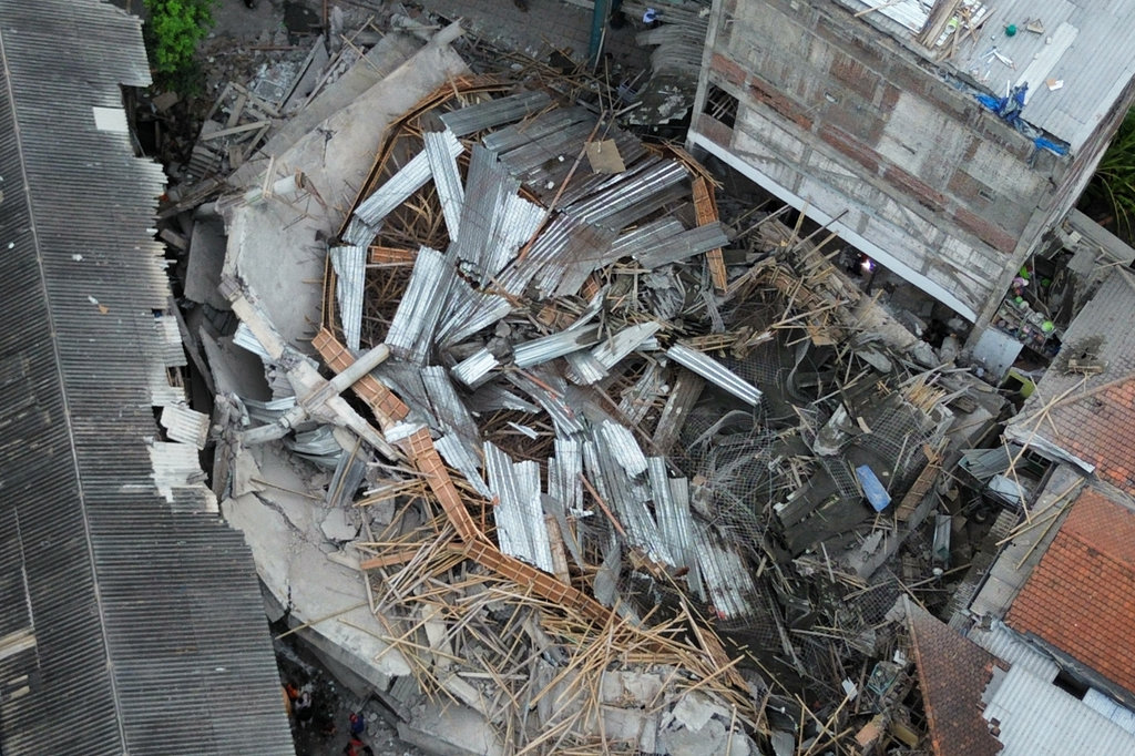 Bangunan Musala Pondok Al Khoziny Sidoarjo Ambruk