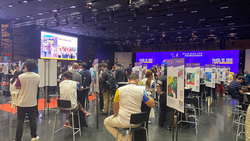 Tim startup Oculab dari Universitas Indonesia (UI) di babak final 12th Lee Kuan Yew Global Business Plan Competition (LKYGBPC) yang diselenggarakan oleh Singapore Management University (SMU). tirto.id/Yulaika Romadhani Tim startup Oculab