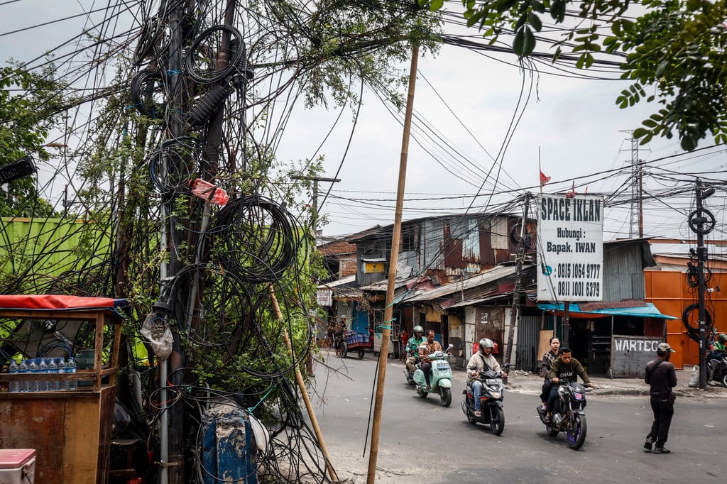 Kabel semrawut di Kapuk Jakarta 