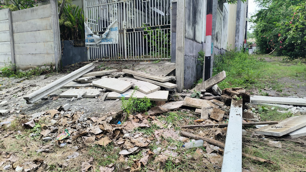 pembongkaran tembok GWK
