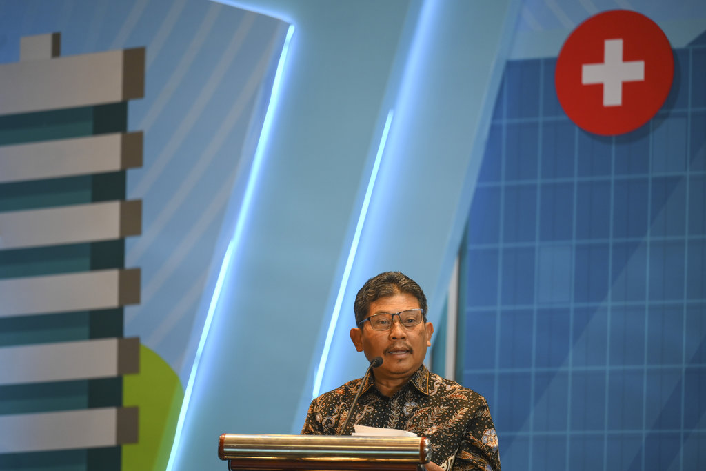 Direktur Utama BPJS Kesehatan Ali Ghufron Mukti memberikan sambutan saat pemberian penghargaan fasilitas kesehatan berkomitmen di Jakarta, Kamis (9/10/2025). ANTARA FOTO/Hafidz Mubarak A/foc. BPJS Kesehatan apresiasi faskes berkomitmen