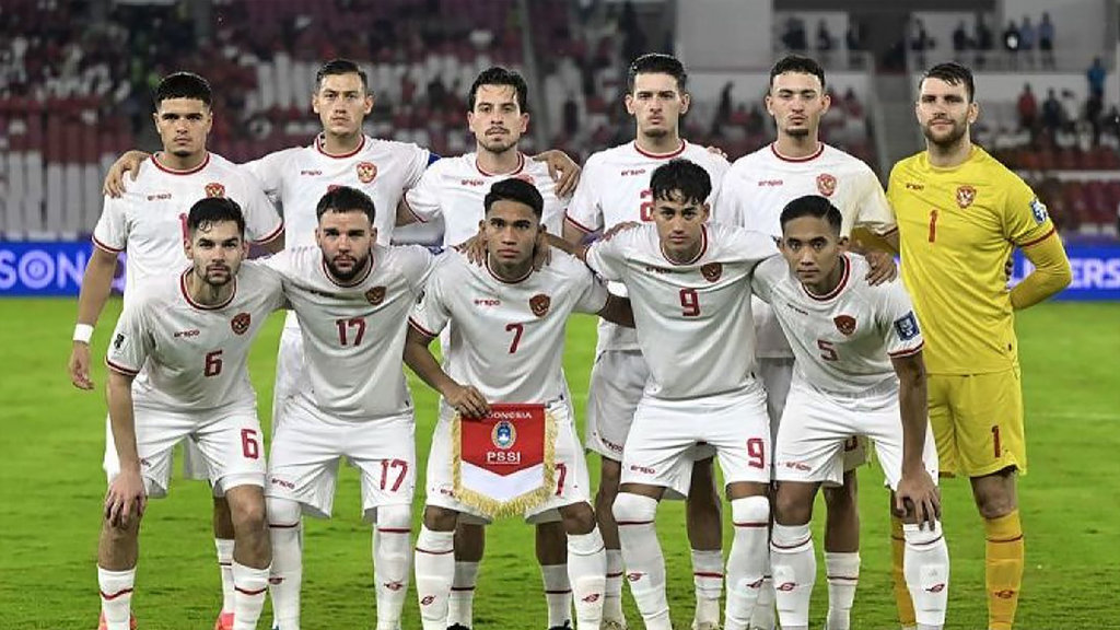 Pesepak bola Timnas Indonesia berpose sebelum melawan Timnas Arab Saudi pada pertandingan Grup C putaran ketiga Kualifikasi Piala Dunia 2026 Zona Asia di Stadion Utama Gelora Bung Karno, Senayan, Jakarta, Selasa (19/11/2024). ANTARA FOTO/Rivan Awal Lingga/mrh/Spt/pri. (ANTARA FOTO/Rivan Awal Lingga/Rivan Awal Lingga) Timnas Indonesia