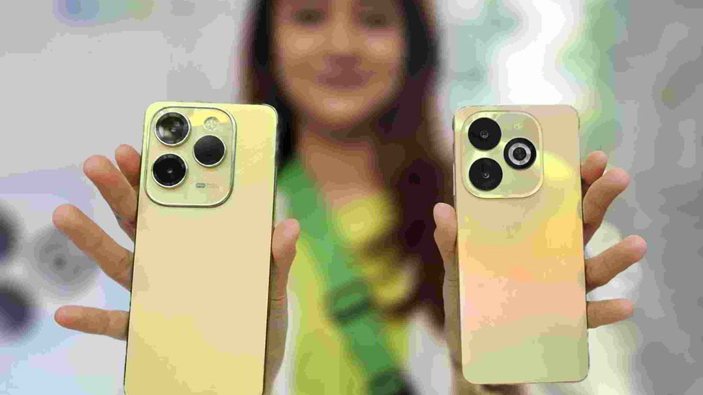 Tampilan dua ponsel terbaru dari Infinix yaitu Infinix Hot 40 Pro (kiri) dan Infinix Hot 40i (kanan) dalam warna 'Horizon Gold' yang dipamerkan dalam perilisan perdananya di Jakarta, Senin (19/2/2024). (ANTARA/Livia Kristianti) Infinix Hot 40 pro dan Infinix Hot 40i