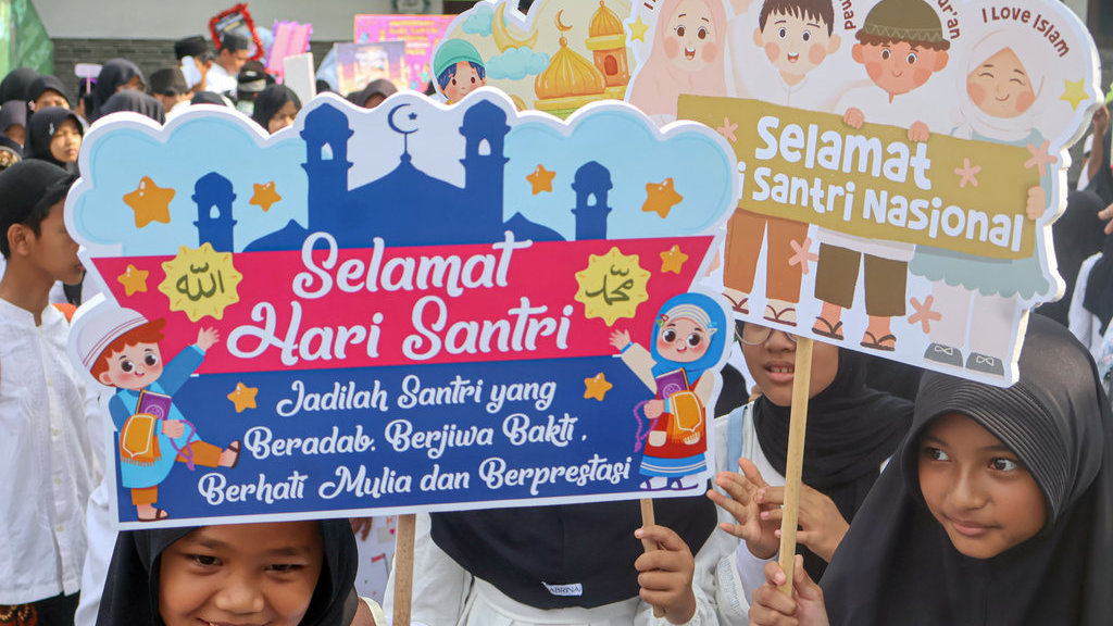 Pawai anak memperingati Hari Santri Nasional 2025