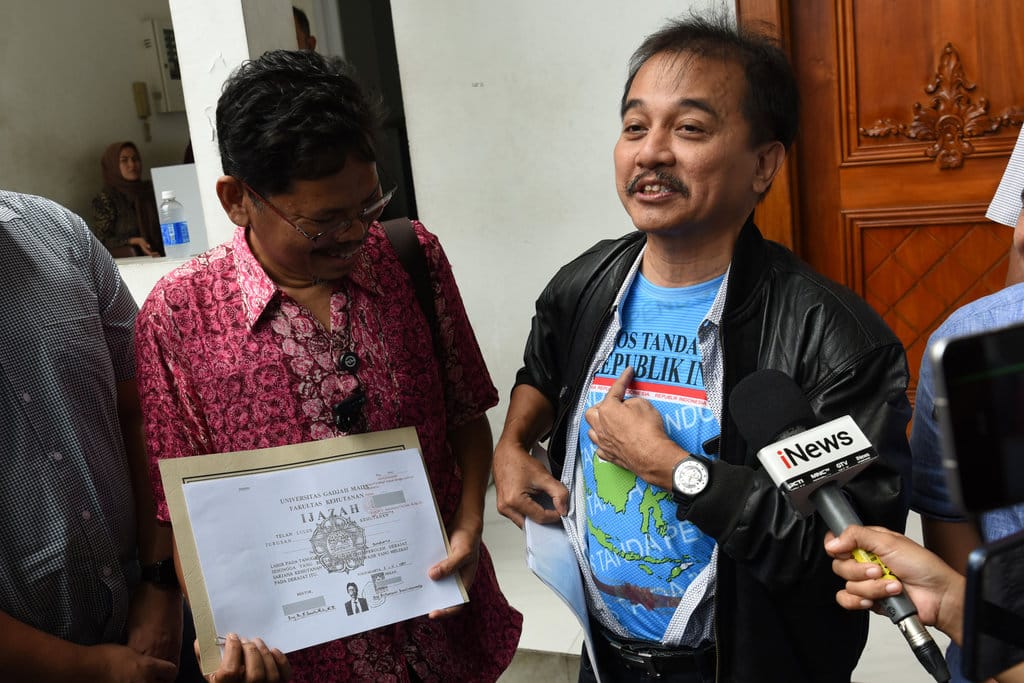 Roy Suryo ambil salinan ijazah Jokowi ke KPU