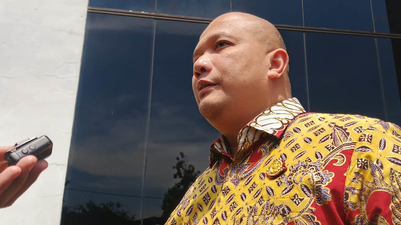 Kepala Kejari Kota Bandung, Irfan Wibowo ditemui wartawan di Pengadilan Tinggi Bandung, Kota Bandung, pada Jumat (31/10/2025). tirto.id/Amad NZ. Irfan Wibowo