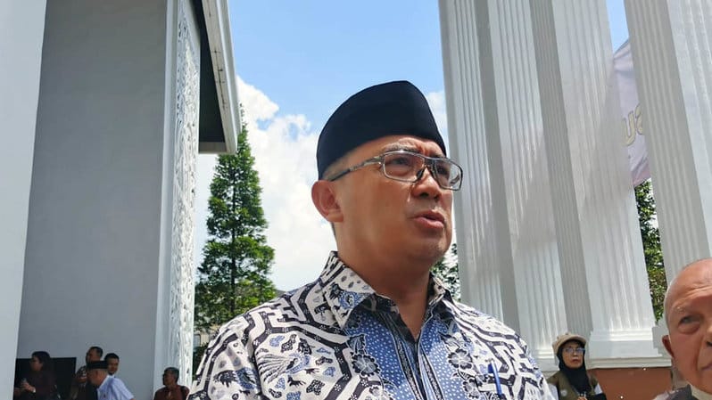 Wali Kota Bandung, Muhammad Farhan saat dijumpai wartawan di Pengadilan Tinggi Bandung, Kota Bandung, pada Jumat (31/10/2025). tirto.id/Amad NZ. Muhammad Farhan