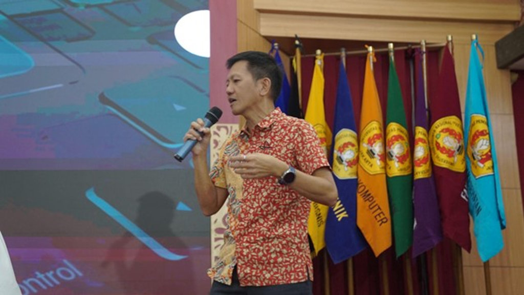 Pemaparan Alfons Tanujaya, Wakil Ketua Umum Aptiknas dalam sesi Workshop TikTok Goes To Campus pada 23 Oktober 2025. (Sumber: tirto.id) Body Artikel 3 Tiktok PikirDuaKali