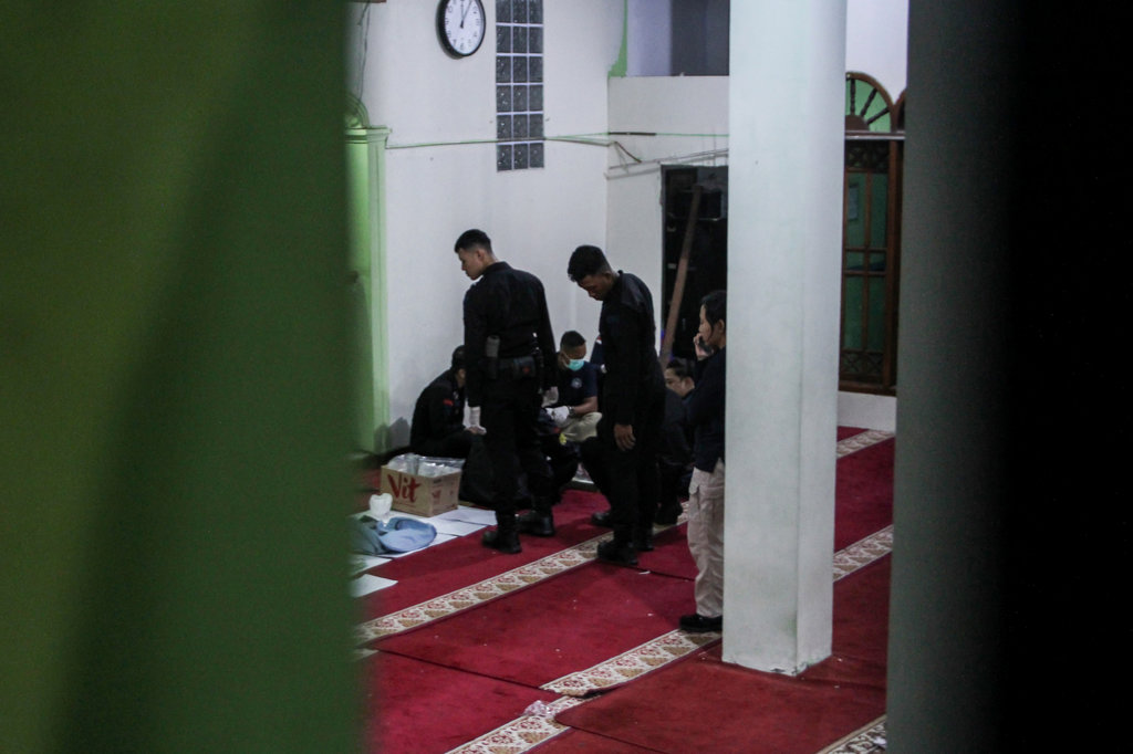 Olah TKP ledakan di SMAN 72 Jakarta