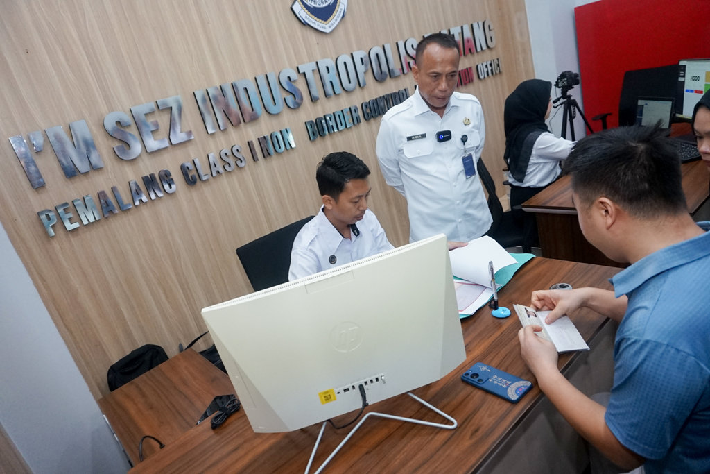 Kantor Imigrasi Tetap Buka di Hari Pertama WFH ASN