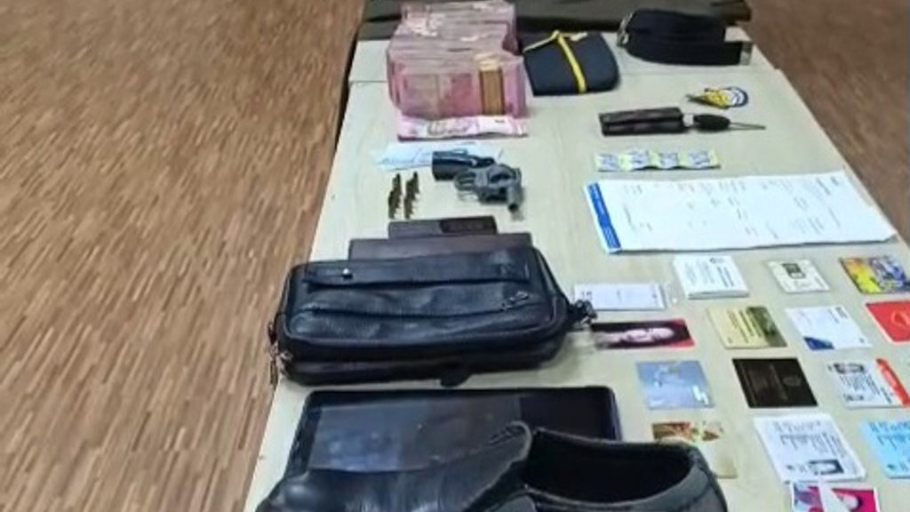 Barang Bukti Jaksa Gadungan Ada uang, Seragam, identitas diri diduga digunakan untuk menipu sejumlah Korban . Foto : Jupri Nugroho (Juno) Kasus Jaksa Gadungan