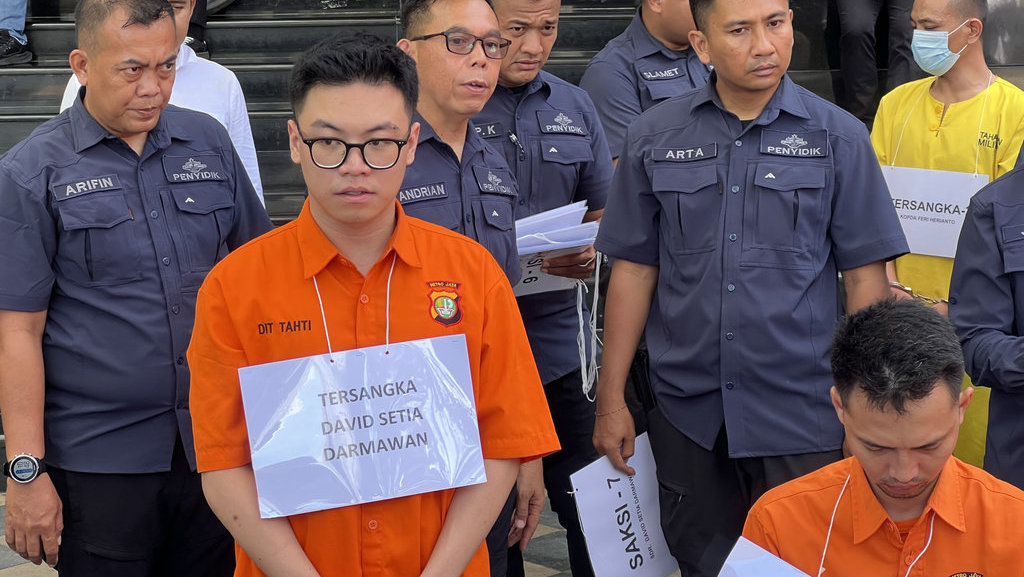 Sejumlah adegan yang ada dalam rekonstruksi perkara penculikan berujung meninggalnya Kacab BRI Cempaka Putih, MIP, di Polda Metro Jaya, Jakarta Selatan, Senin (17/11/2025). tirto.id/Ayu Mumpuni Rekonstruksi Penculikan KACAB BRI
