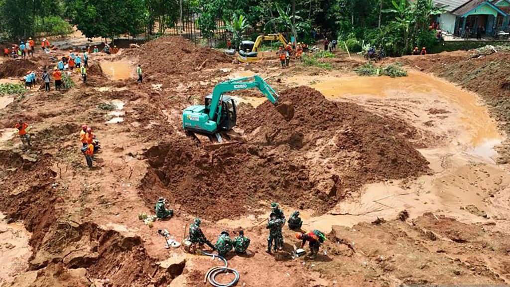 Tanah longsor di Desa Cibeunying