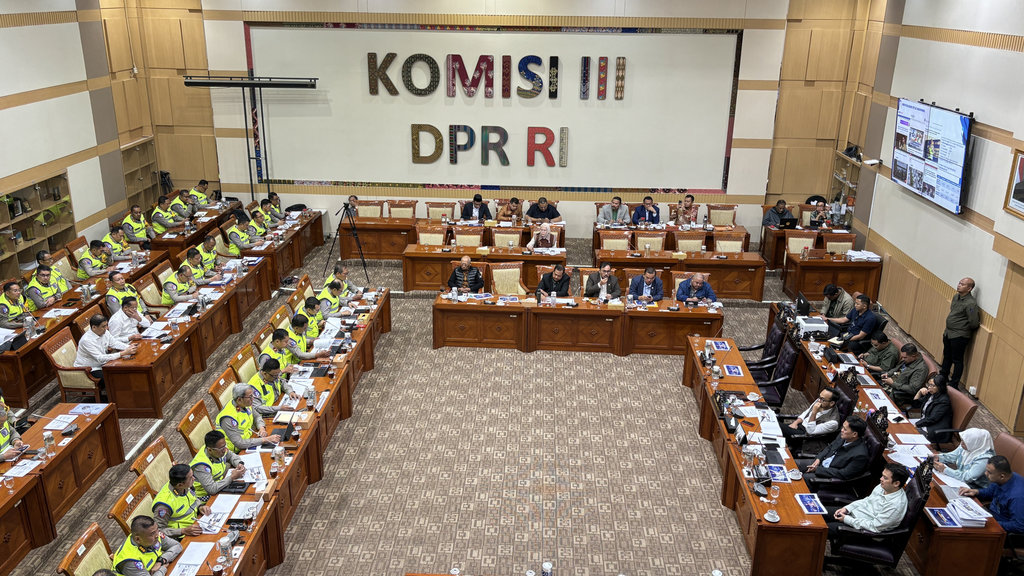 Rapat Komisi III DPR RI bersama Korlantas Polri