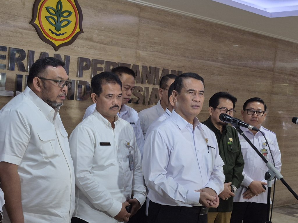 Amran Ancam Tarik Bantuan Jika Sumbar Tak Sigap Tangani Bencana