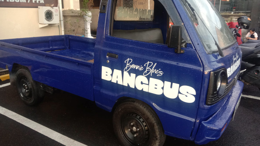Barang bukti mobil pick-up Bang Bus