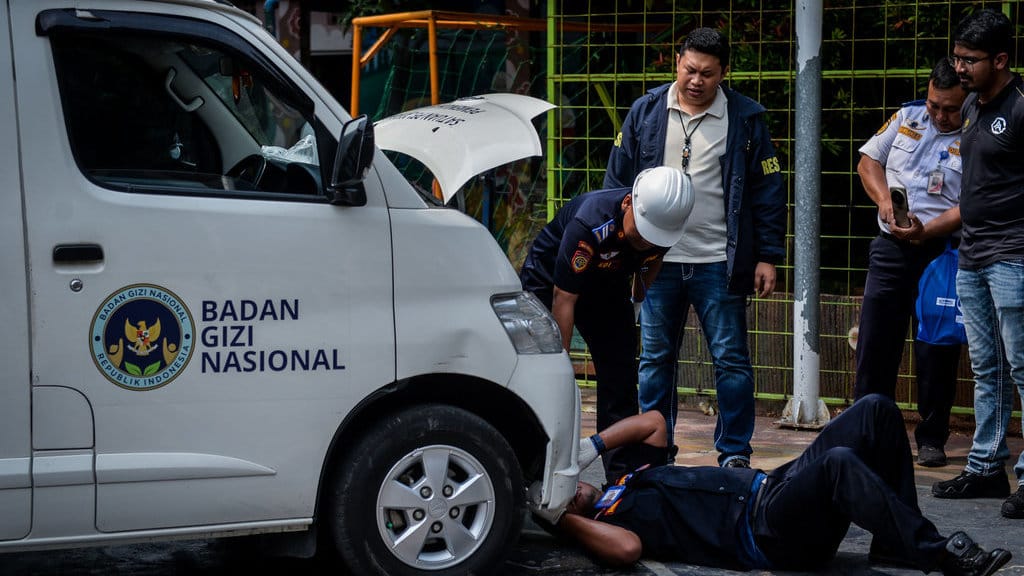 Mobil MBG tabrak siswa dan guru SDN Kalibaru 01 Pagi