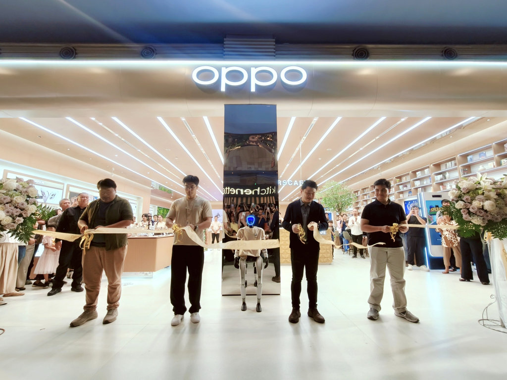 OPPO Flagship Store Gandaria City