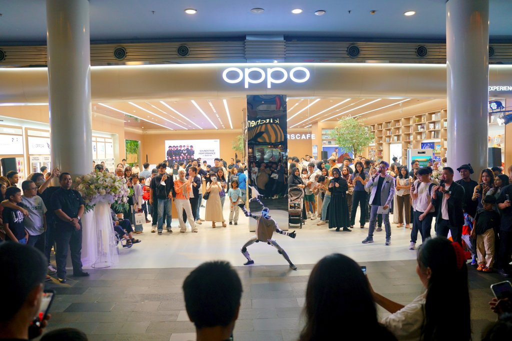 OPPO Flagship Store Gandaria City