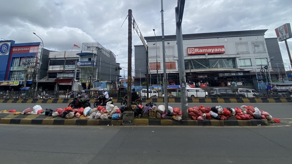 Tumpukan Sampah di Tangerang Selatan