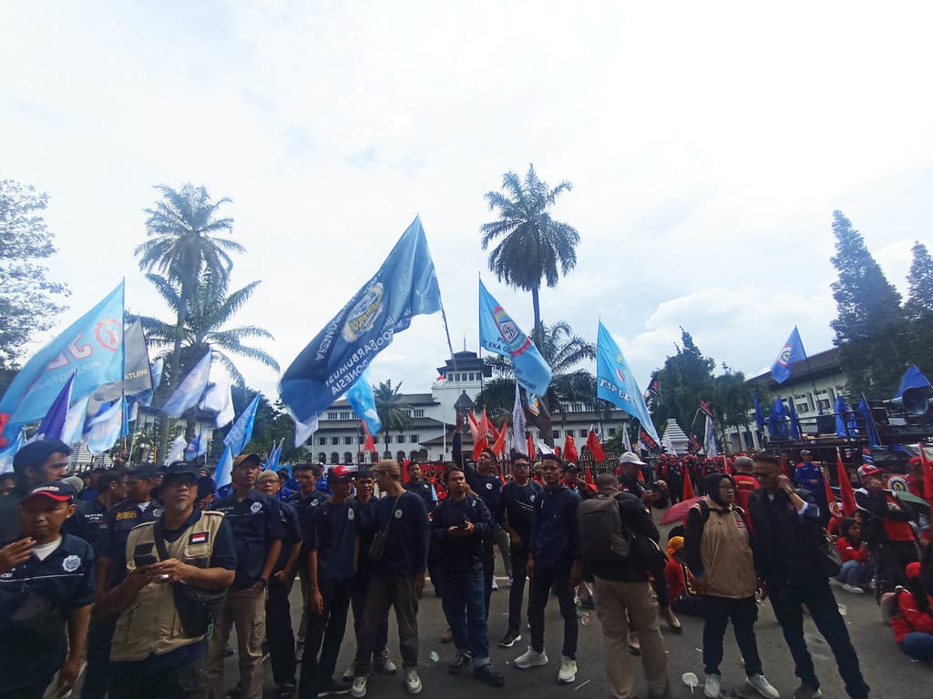 Fakta di Balik Klaim PHK Industri Padat Karya Jawa Barat