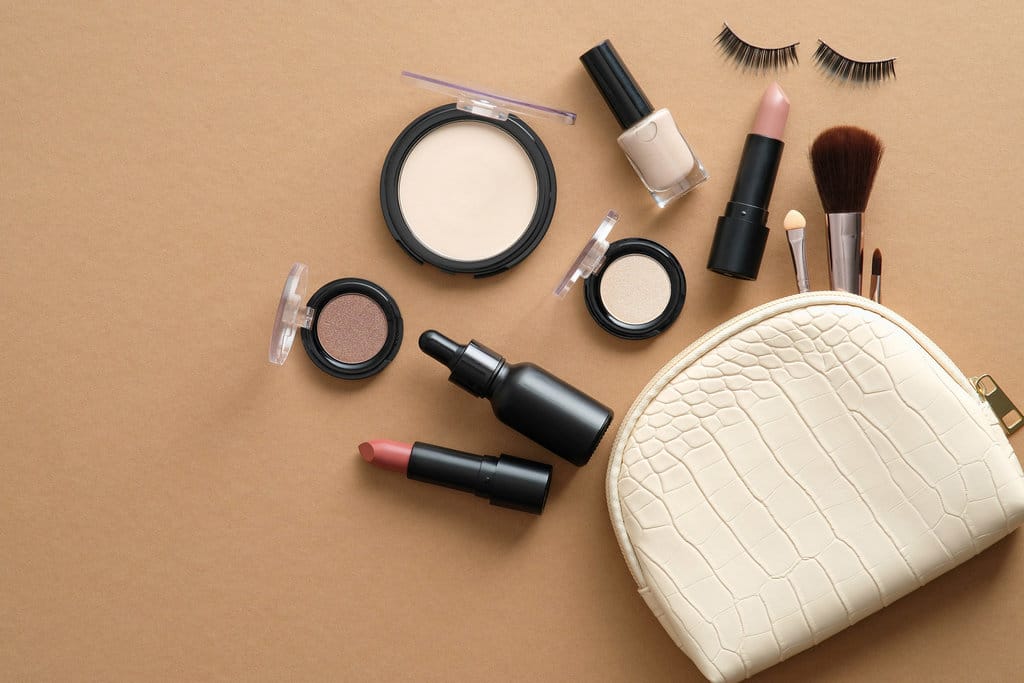 Ilustrasi Pouch Make Up