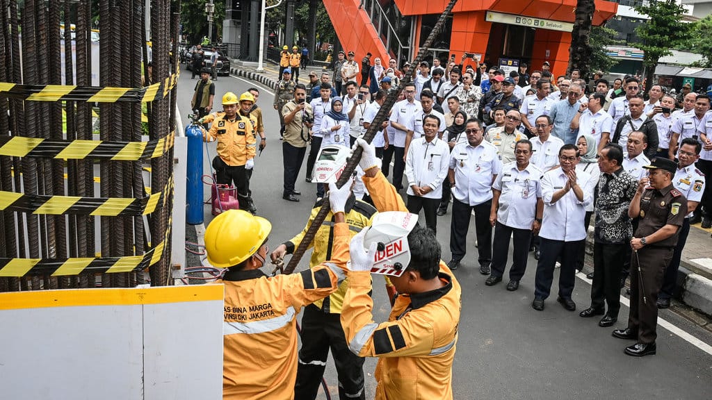antarafoto-pemprov-dki-jakarta-bongkar-tiang-monorel-mangkrak-1768365691